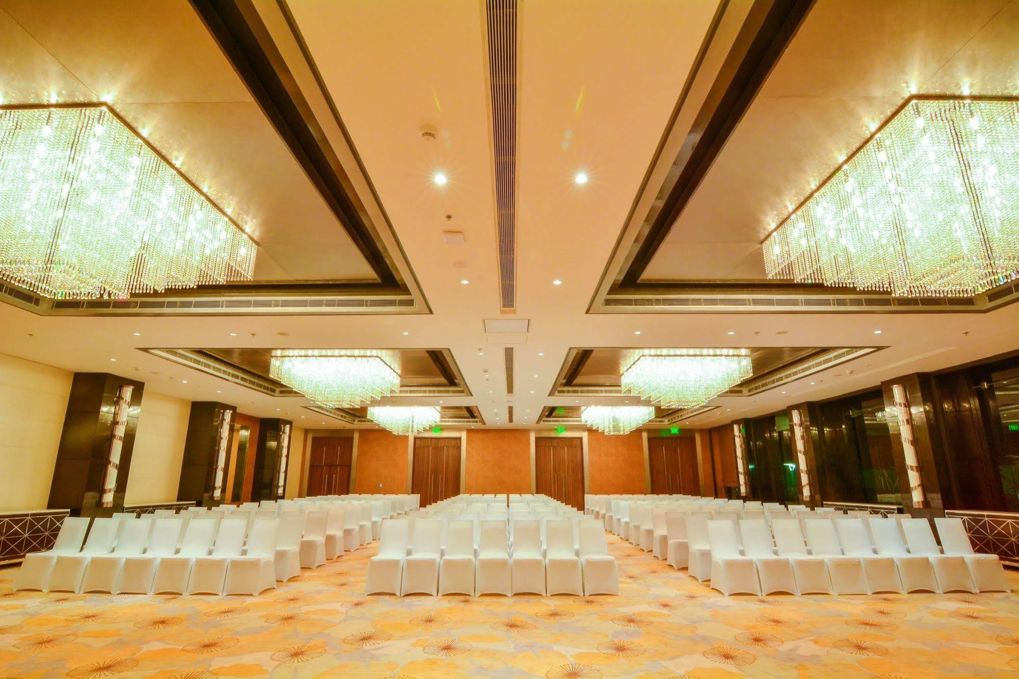 Courtyard By Marriott Bilaspur Экстерьер фото
